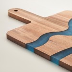 Tagliere in legno di acacia con dettagli blu in resina epossidica quinta vista fotografica