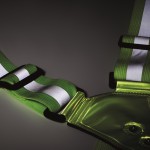 Cintura regolabile con luci LED e strisce argentate color verde fluo vista fotografica