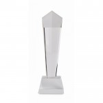 Trofeo di cristallo a forma geometrica verticale su base di cristallo. color trasparente settima vista