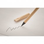 Penna di lunga durata con fusto in carta color beige vista dettaglio 2