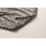 Coperta in pile di flanella RPET da 280 gr/m² color grigio scuro vista dettaglio 2