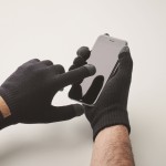 Guanti touch in Rpet con etichetta in sughero personalizzata color nero quarta vista fotografica