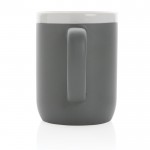 Tazza in ceramica con bordo bianco color grigio terza vista