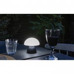Lampada da tavolo portatile con funzione touch e luce calda e bianca color nero vista ambiente