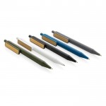 Penne ad inchiostro blu con clip in bambù in vari colori