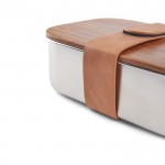 Lunch box in acciaio inox riciclato con coperchio in legno e cinturino color argento quarta vista