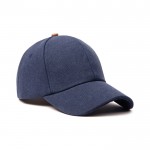 Cappello in tela di cotone riciclato con dettagli in pelle sintetica color blu mare