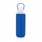 Bottiglia di vetro con custodia in silicone colore blu con logo