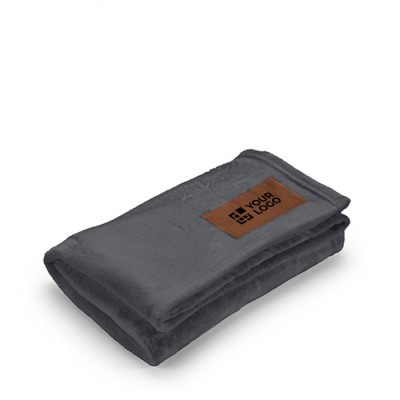 Coperta extra soffice in rPET 240 g/m² con patch personalizzabile