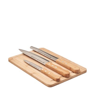 Tagliere personalizzato con 3 differenti coltelli colore legno prima vista