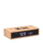 orologio sveglia che ricarica il cellulare color legno