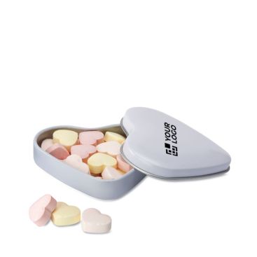 Scatola a forma di cuore con caramelle