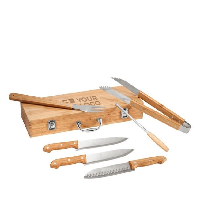 8 utensili per barbecue con logo vista area di stampa