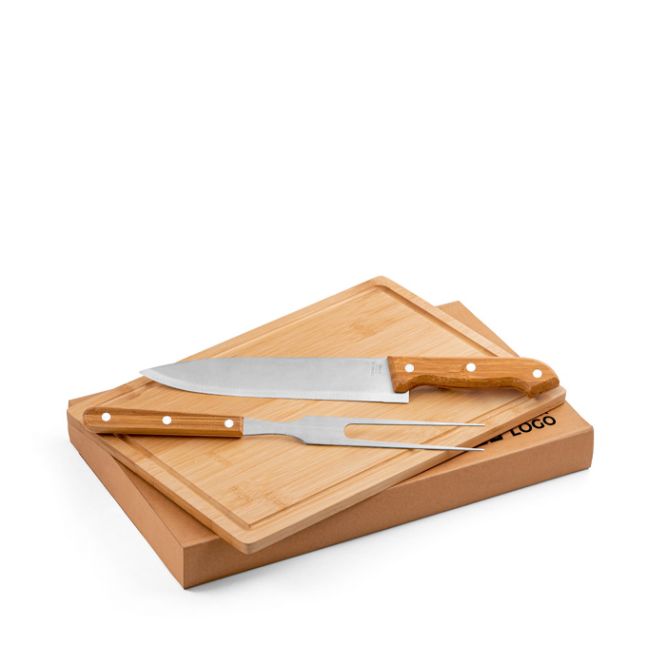 Set da barbecue con tagliere in bambù, coltello e forchettone