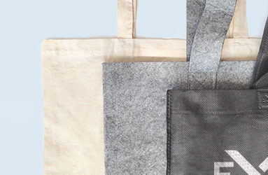 Tre shopper realizzate in materiali diversi